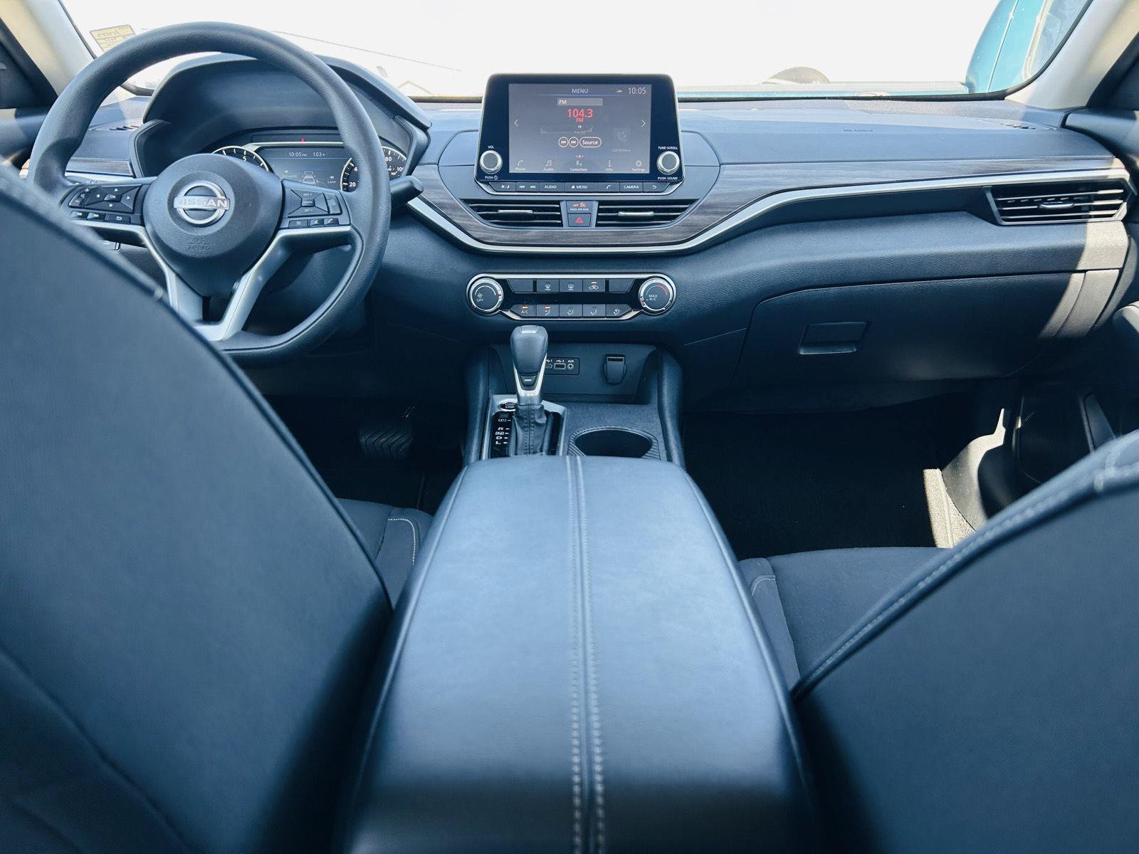 Used 2025 Nissan Altima 2.5 SV FWD image 21