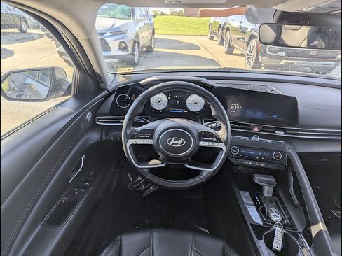 Used 2024 Hyundai Elantra Limited FWD image 3