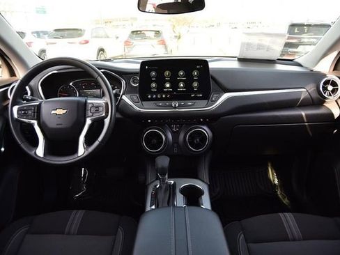 Used 2025 Chevrolet Blazer LT image 7