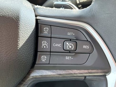 Used 2022 Jeep Grand Cherokee L Limited image 24