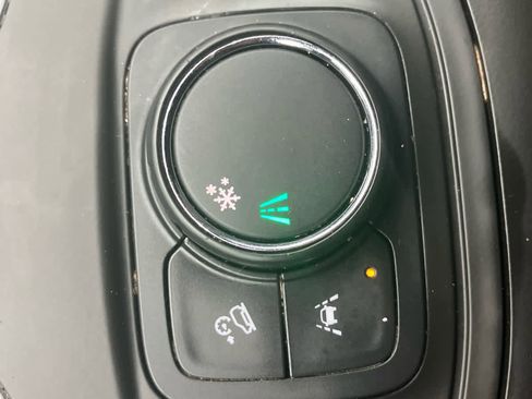 Used 2020 GMC Terrain SLE image 29