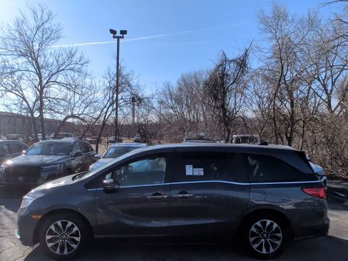 Used 2023 Honda Odyssey EX-L image 3