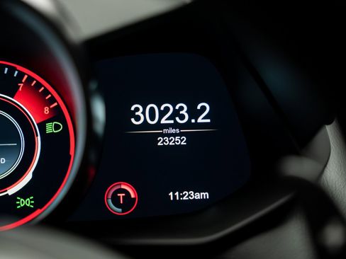 Used 2019 Aston Martin V8 Vantage Coupe RWD image 45