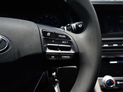 Used 2020 Hyundai Elantra SE FWD image 29