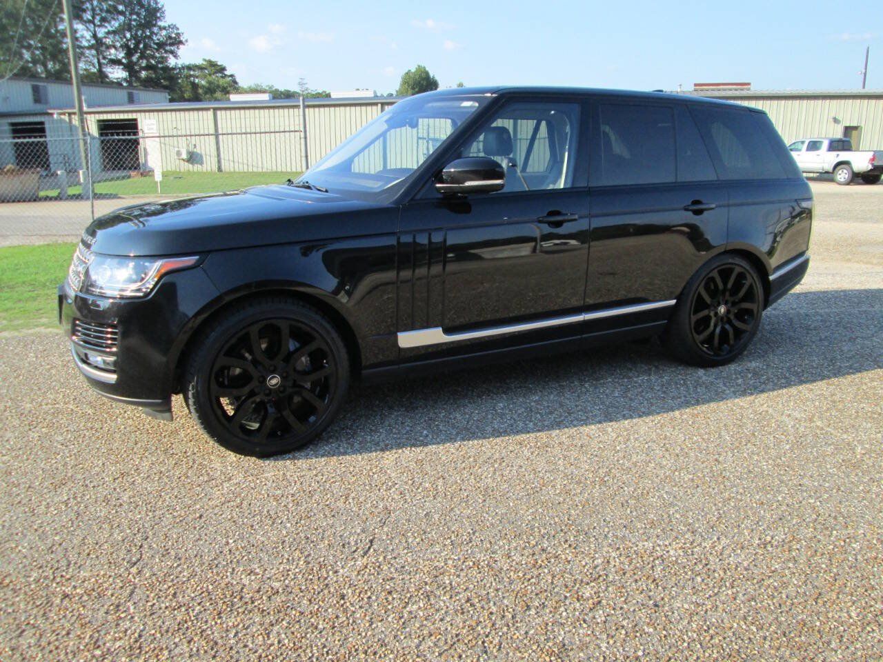 Used 2017 Land Rover Range Rover Supercharged AWD/4WD image 2