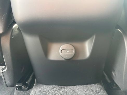 Certified 2024 Volvo XC60 B5 Plus w/ Protection Package Premier AWD/4WD image 24