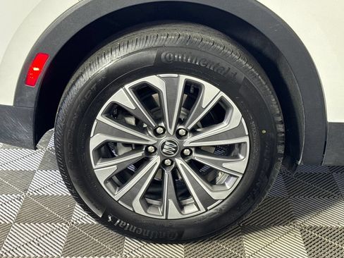 Certified 2024 Buick Envision Preferred AWD/4WD image 48