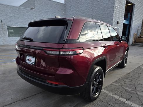 New 2025 Jeep Grand Cherokee Altitude image 5