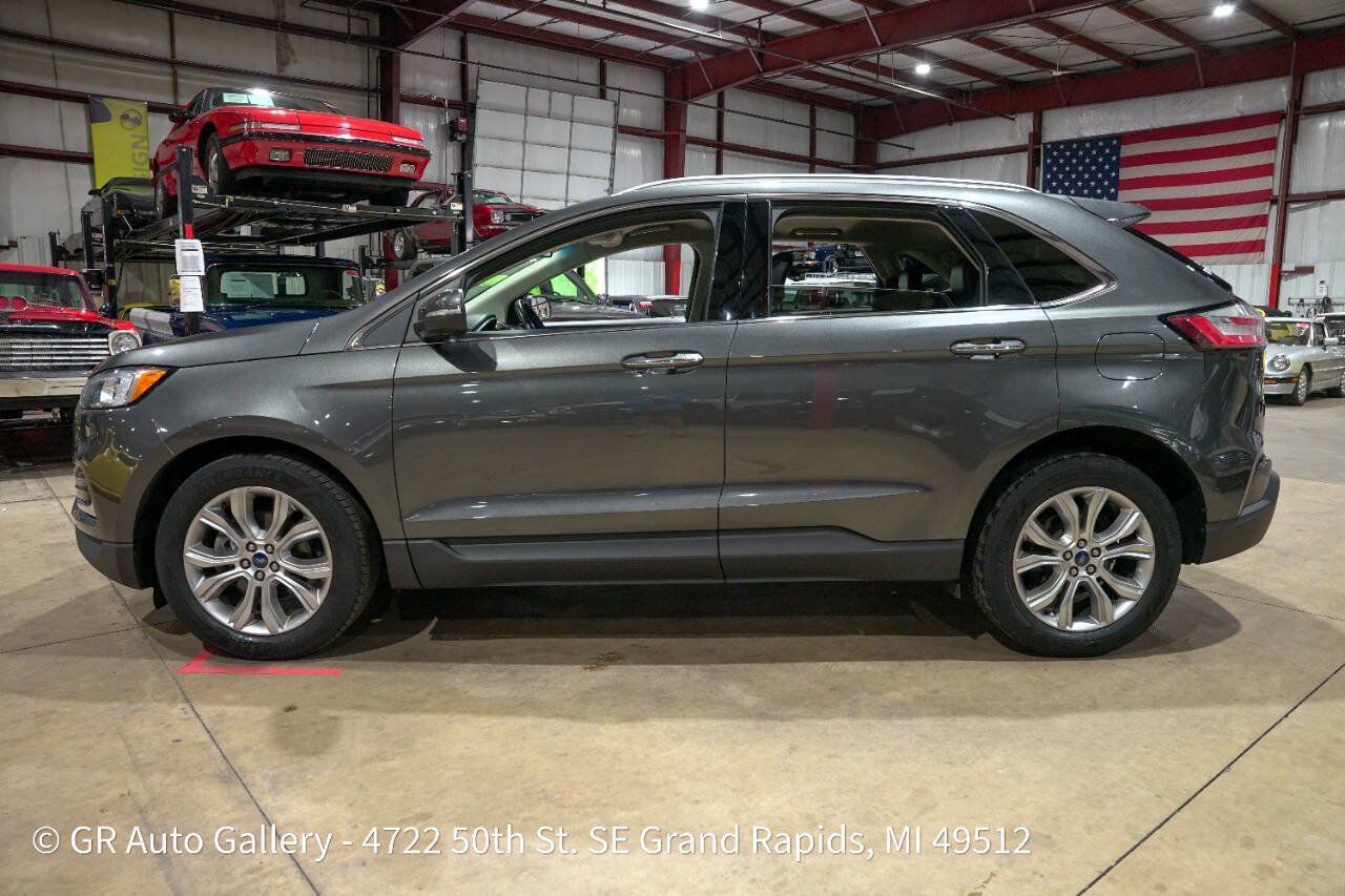 Used 2019 Ford Edge Titanium w/ Cargo Accessory Package FWD image 4