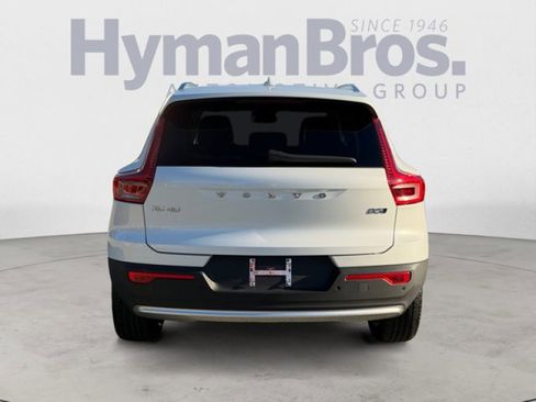 Used 2025 Volvo XC40 B5 Plus image 4