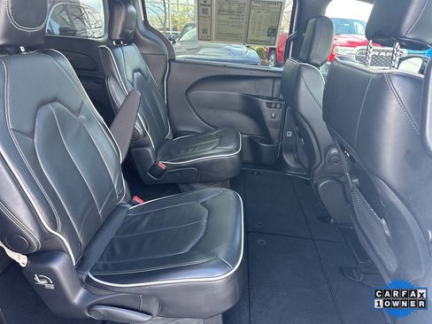 Used 2025 Chrysler Pacifica Limited image 49
