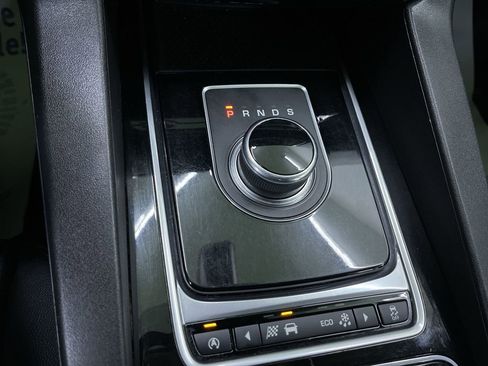 Used 2017 Jaguar F-PACE Premium image 26
