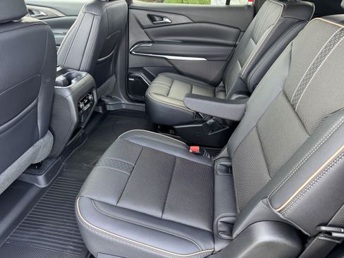 New 2026 Chevrolet Traverse High Country w/ LPO, Floor Liner Package AWD/4WD image 16