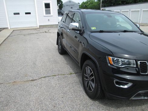 Used 2019 Jeep Grand Cherokee Limited AWD/4WD image 6