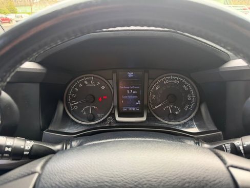 Used 2018 Toyota Tacoma TRD Sport AWD/4WD image 15