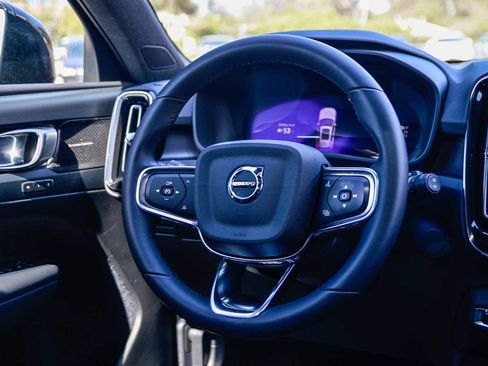 Used 2023 Volvo XC40 Recharge Ultimate image 17