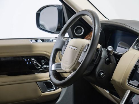 Used 2020 Land Rover Range Rover HSE image 17