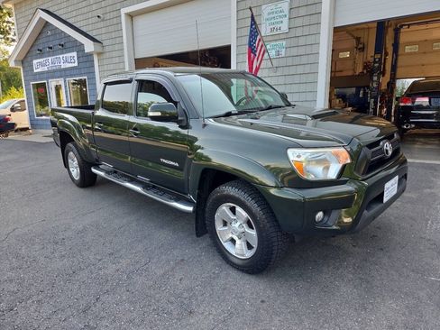 Used 2014 Toyota Tacoma 4x4 Double Cab w/ TRD Sport Package image 2