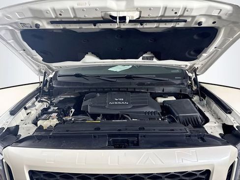 Used 2018 Nissan Titan SV w/ SV Convenience Package image 32