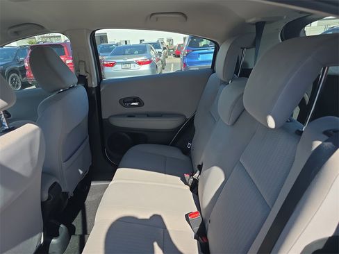 Used 2017 Honda HR-V LX image 9