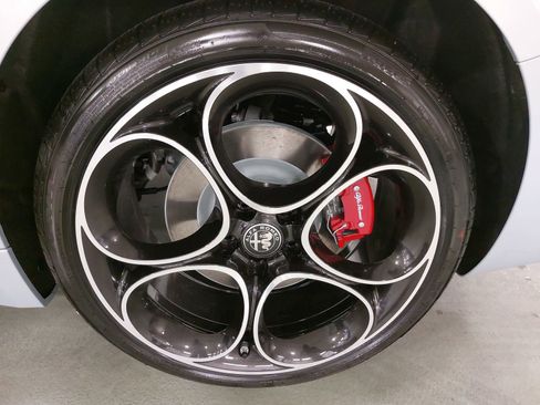 New 2025 Alfa Romeo Giulia w/ Veloce Package Rwd image 34