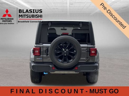 Used 2023 Jeep Wrangler Unlimited Sahara w/ Cold Weather Group AWD/4WD image 7