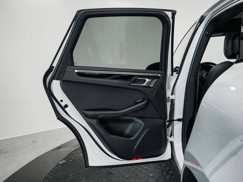 Used 2023 Porsche Macan image 13