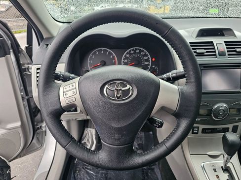 Used 2013 Toyota Corolla LE w/ Premium Pkg FWD image 2