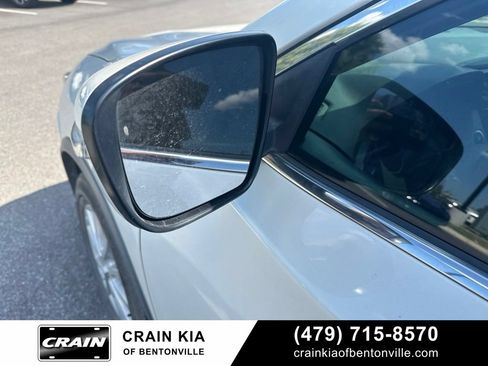 Used 2017 Nissan Rogue SV w/ SV Premium Package FWD image 12