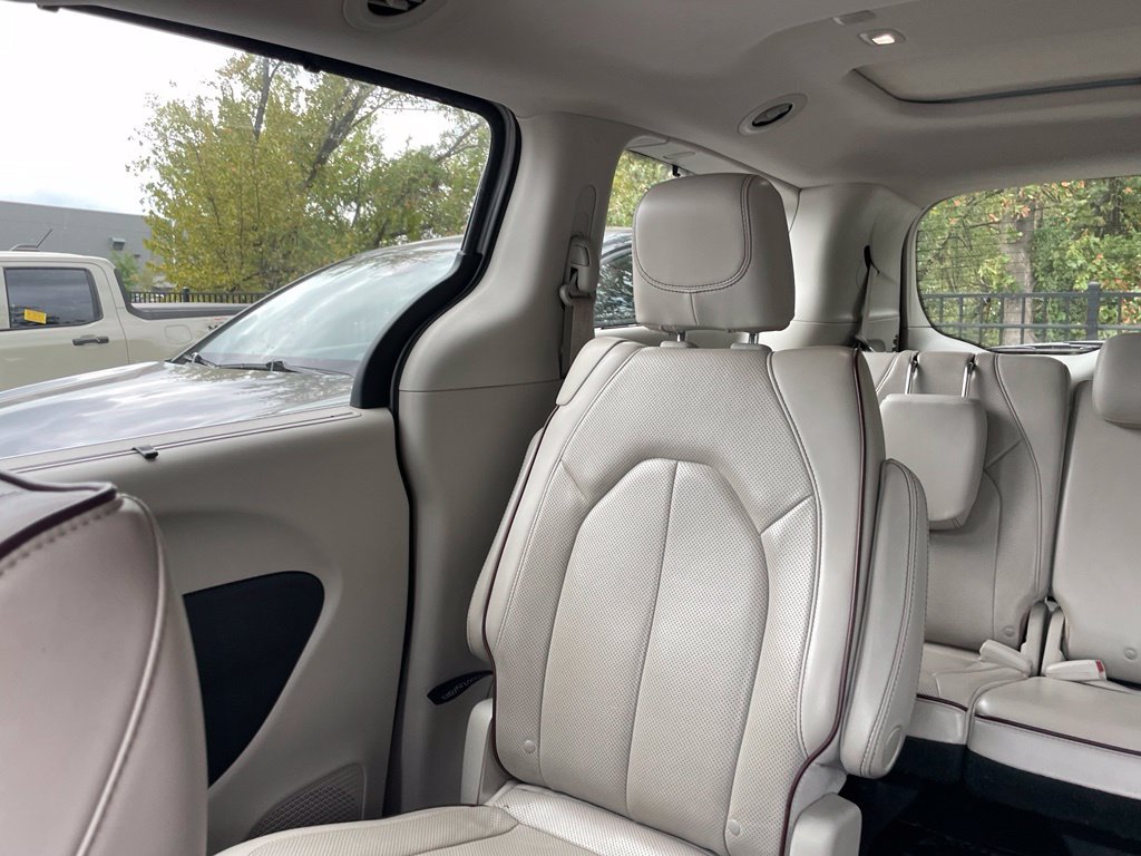 Used 2020 Chrysler Pacifica Limited FWD image 7