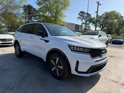 Used 2023 Kia Sorento S w/ Panoramic Sunroof Package image 3
