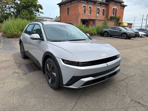 New 2025 Hyundai Ioniq 5 SEL image 1