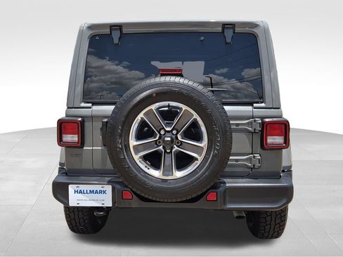 Used 2021 Jeep Wrangler Unlimited Sahara AWD/4WD image 5