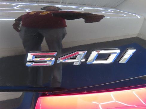 Used 2021 BMW 540i w/ Executive Package image 13