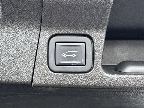 Used 2022 GMC Acadia Denali w/ Black Diamond Edition FWD image 13