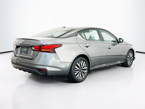 Used 2025 Nissan Altima 2.5 SV FWD image 9