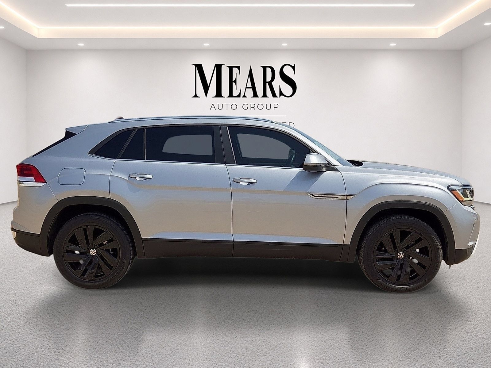 Used 2023 Volkswagen Atlas Cross Sport SE w/ Panoramic Sunroof Package FWD image 6