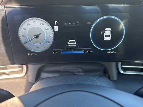 Used 2024 Hyundai Elantra Limited image 12