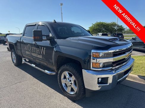 Used 2018 Chevrolet Silverado 2500 LT w/ LT Convenience Package AWD/4WD image 1