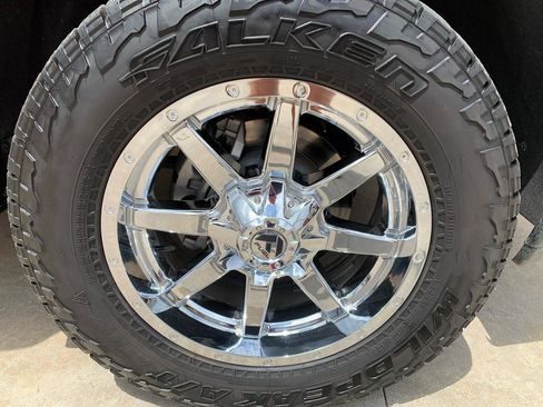 Used 2022 Chevrolet Silverado 2500 Custom w/ Custom Value Package AWD/4WD image 11