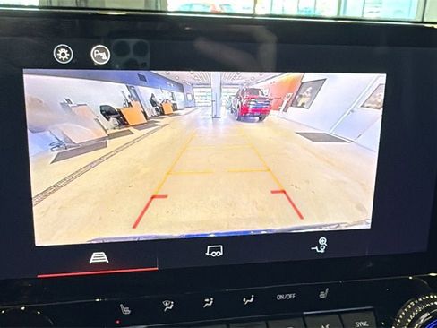 New 2025 GMC Canyon Elevation w/ Convenience Package image 32