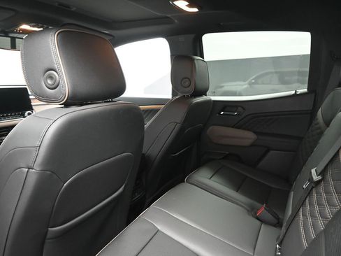 Used 2024 GMC Canyon Denali image 16
