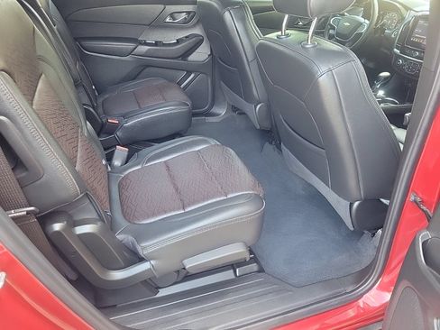 Used 2023 Chevrolet Traverse High Country FWD image 13