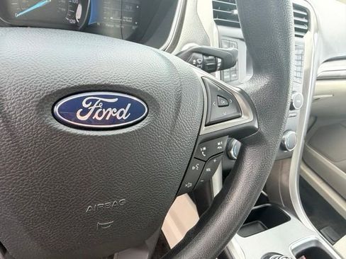 Used 2018 Ford Fusion SE FWD image 11