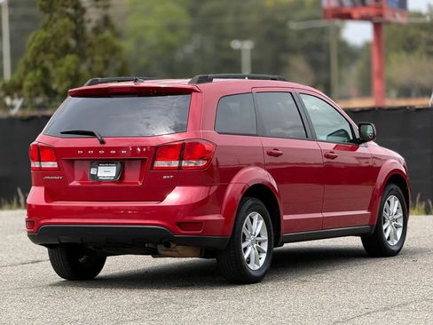 Used 2014 Dodge Journey SXT image 9