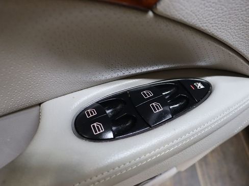 Used 2005 Mercedes-Benz E 320 CDI Sedan image 30