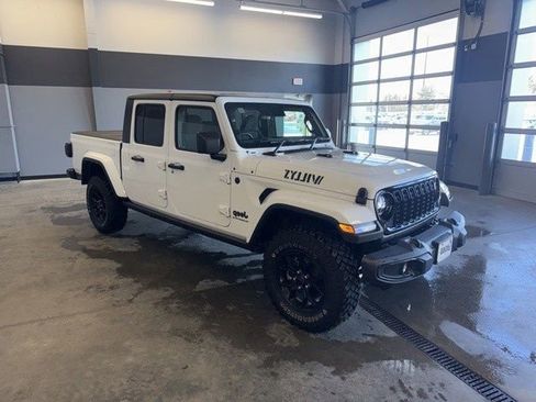 Used 2024 Jeep Gladiator Sport AWD/4WD image 2