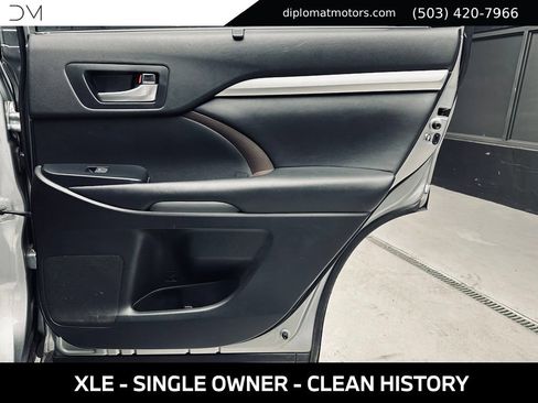 Used 2018 Toyota Highlander XLE AWD/4WD image 27