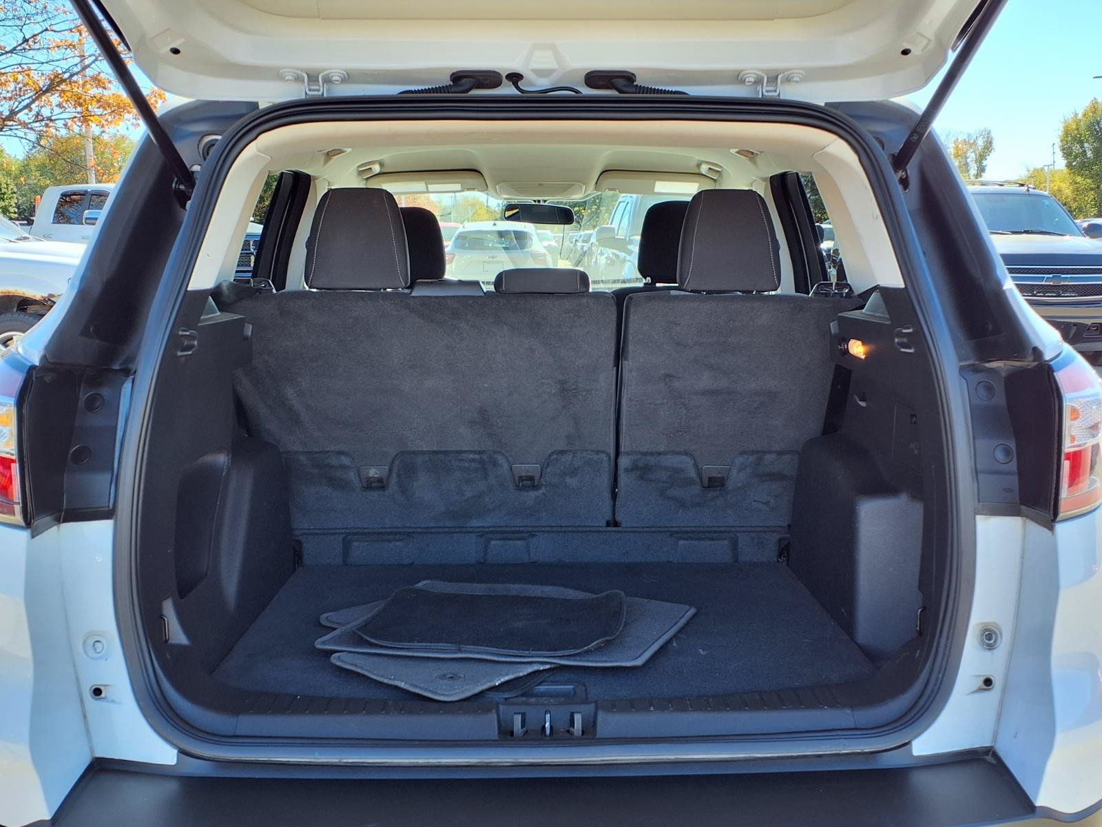 Used 2018 Ford Escape SE FWD image 9