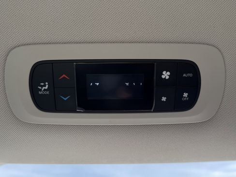 Used 2020 Chrysler Pacifica Touring-L w/ Advanced Safetytec Group image 34